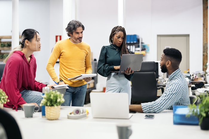 3-formas-de-promover-di-nas-equipes-de-vendas